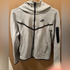 Men’s Nike tech grey